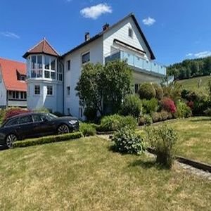 2-Familienhaus mit großem Garten
